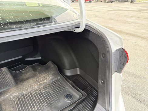 Used 2022 Toyota Corolla LE image 38