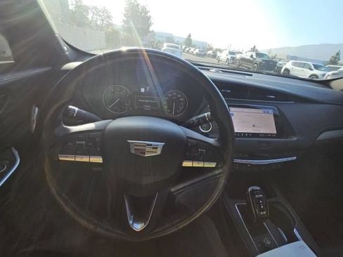 Used 2021 Cadillac XT4 Premium Luxury FWD image 4