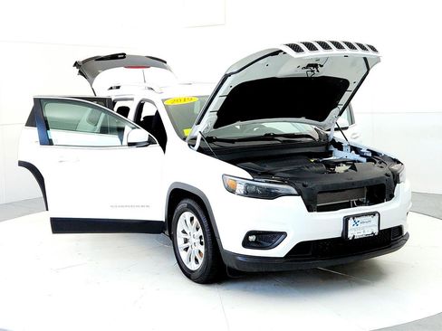 Used 2019 Jeep Cherokee Latitude w/ Popular Appearance Group image 9