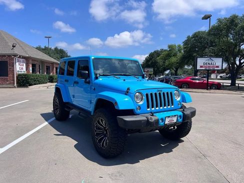 Used 2017 Jeep Wrangler Unlimited Sahara w/ Connectivity Group AWD/4WD image 1
