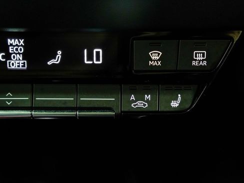 Used 2024 Audi Q4 e-tron Prestige AWD/4WD image 29