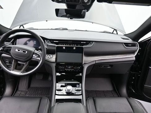 Used 2025 Jeep Grand Cherokee L Overland w/ Luxury Tech Group IV AWD/4WD image 25