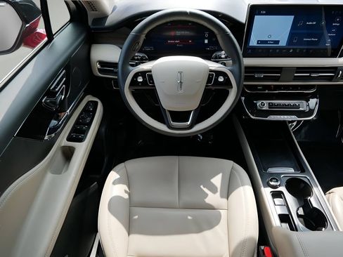 Used 2025 Lincoln Corsair Reserve FWD image 13