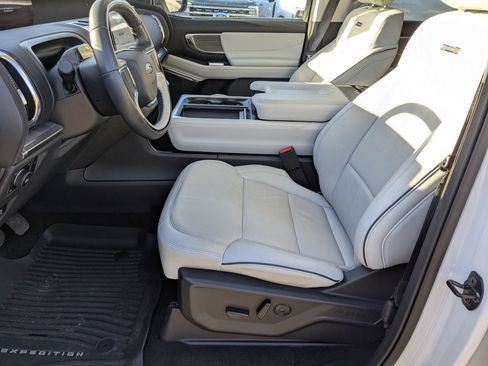 Certified 2025 Ford Expedition Platinum w/ Platinum Ultimate Package image 15