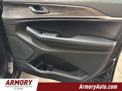 New 2026 Jeep Grand Cherokee Altitude image 37