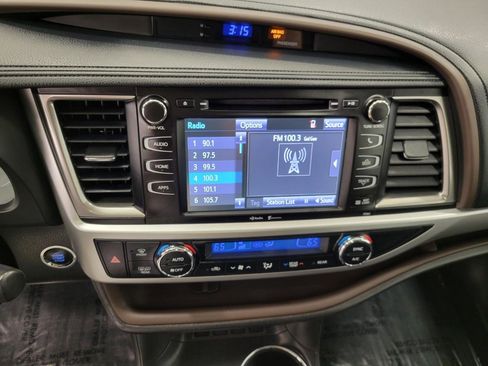 Used 2014 Toyota Highlander XLE image 8