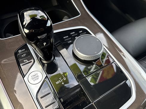 Used 2022 BMW X5 xDrive40i w/ Parking Assistance Package image 17