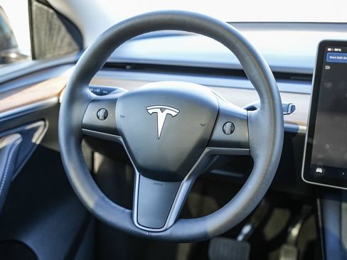 Used 2024 Tesla Model Y Long Range AWD/4WD image 14