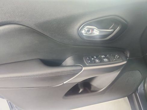 Used 2021 Jeep Cherokee Latitude Lux AWD/4WD image 19