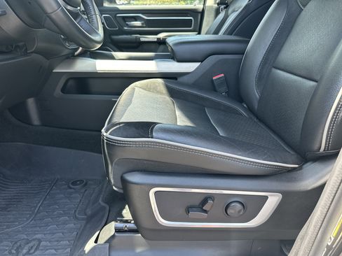 Used 2022 RAM 1500 Laramie AWD/4WD image 11