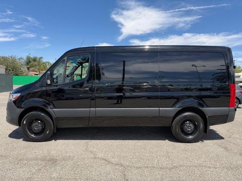 Used 2022 Mercedes-Benz Sprinter 2500 image 10