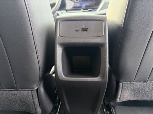 Used 2024 Chevrolet Trax LT w/ LT Convenience Package image 32