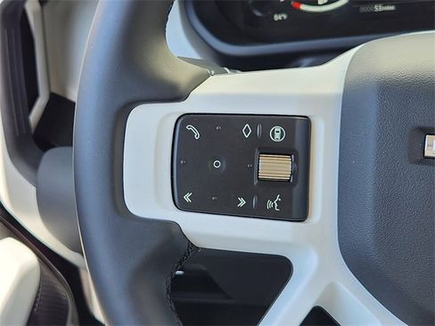 New 2024 Land Rover Defender 110 SE image 27