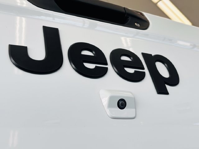 Used 2023 Jeep Gladiator Sport AWD/4WD image 10