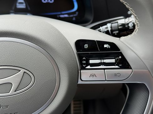 Certified 2025 Hyundai Elantra Sport image 21