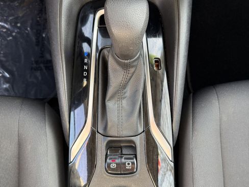 Used 2021 Toyota Corolla LE image 16