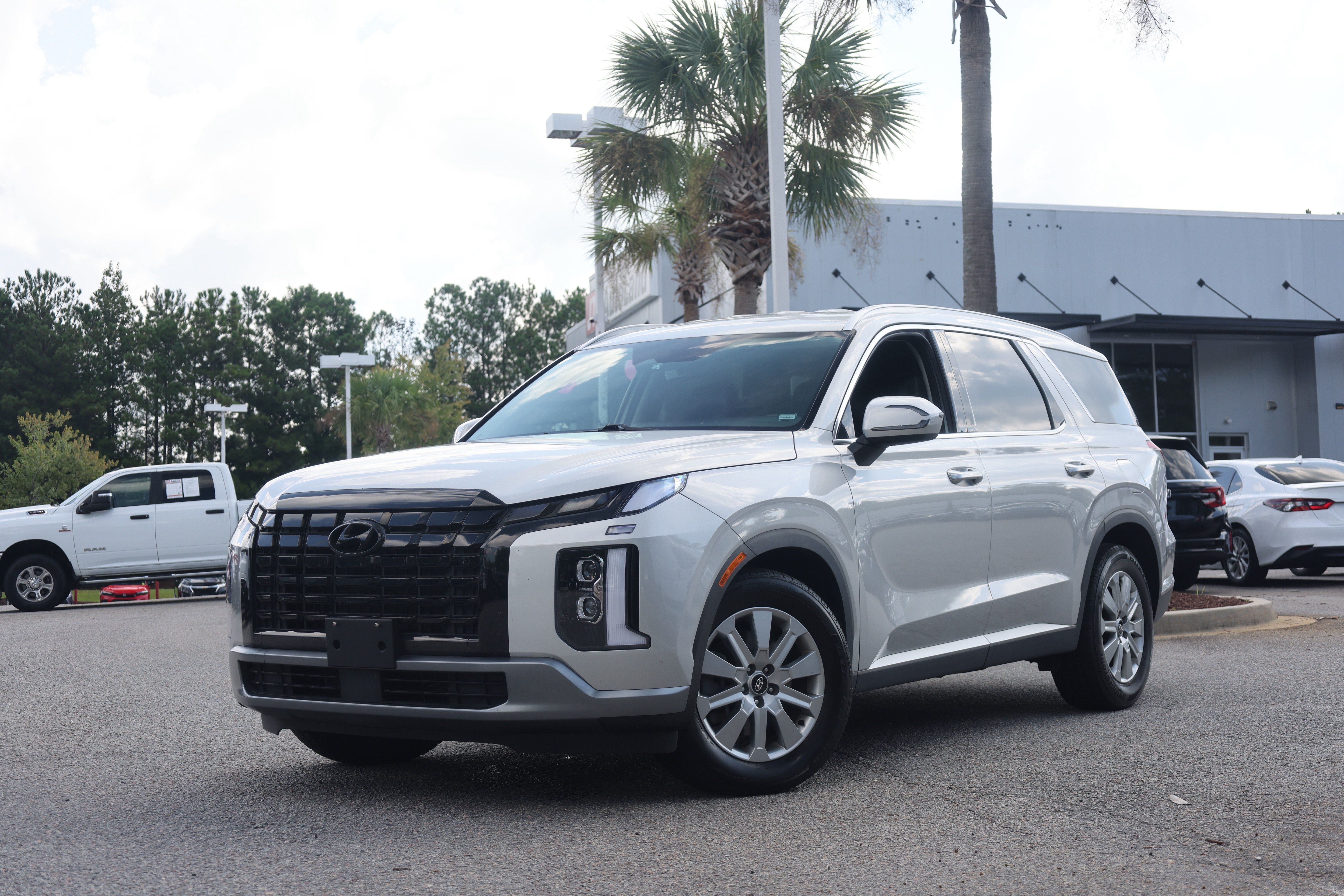 Used 2024 Hyundai Palisade SEL FWD image 1