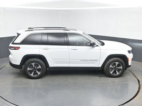 Used 2022 Jeep Grand Cherokee Limited 4xe w/ Luxury Tech Group II AWD/4WD image 41