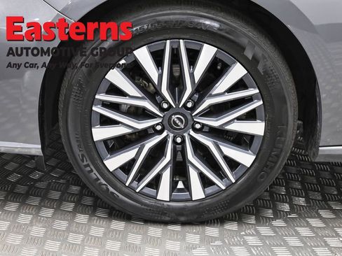 Used 2025 Nissan Altima 2.5 SV FWD image 32