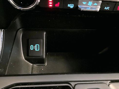 Certified 2022 Ford F150 XLT w/ Equipment Group 302A High image 31