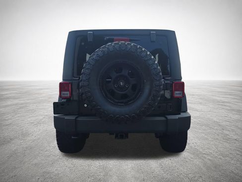 Used 2015 Jeep Wrangler Unlimited Rubicon w/ Dual Top Group AWD/4WD image 7