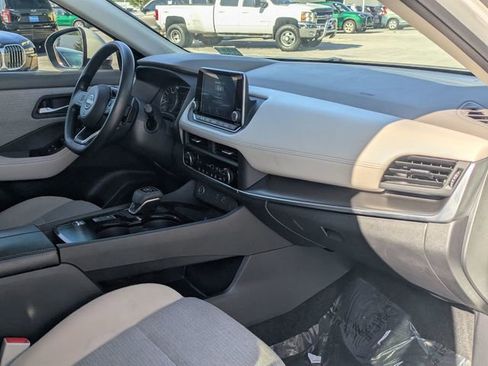 Certified 2023 Nissan Rogue SV FWD image 29