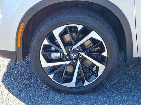 Used 2023 Mitsubishi Outlander SE image 8