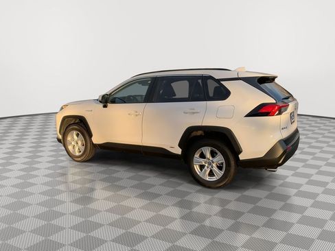 Used 2020 Toyota RAV4 LE image 5