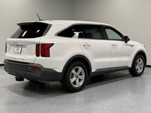 Used 2022 Kia Sorento LX FWD image 12