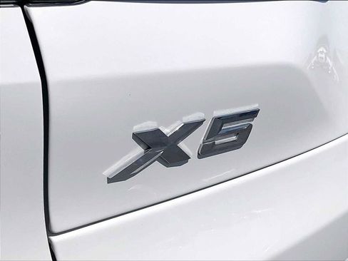 Used 2025 BMW X5 xDrive50e AWD/4WD image 11