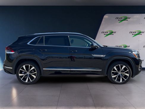 Certified 2025 Volkswagen Atlas Cross Sport SEL Premium R-Line AWD/4WD image 10