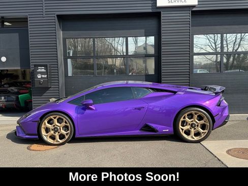 Used 2024 Lamborghini Huracan Tecnica image 2