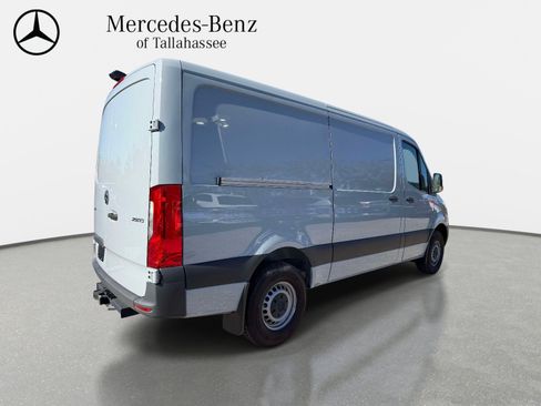 Used 2024 Mercedes-Benz Sprinter 2500 image 5