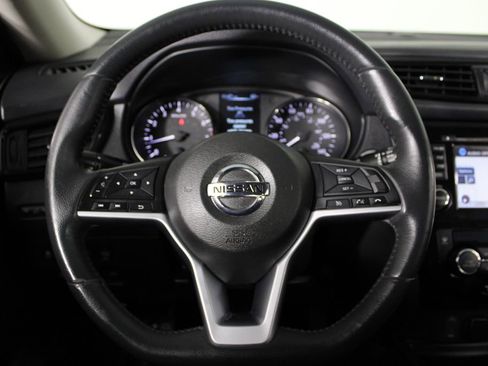 Used 2017 Nissan Rogue SV w/ SV Premium Package image 24