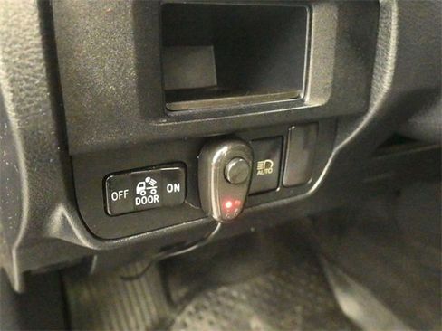 Used 2018 Toyota Tacoma SR image 14
