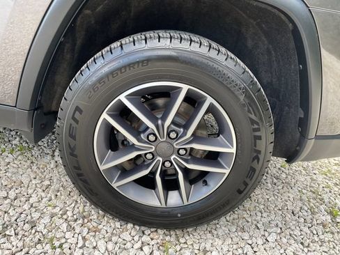 Used 2020 Jeep Grand Cherokee Limited AWD/4WD image 19
