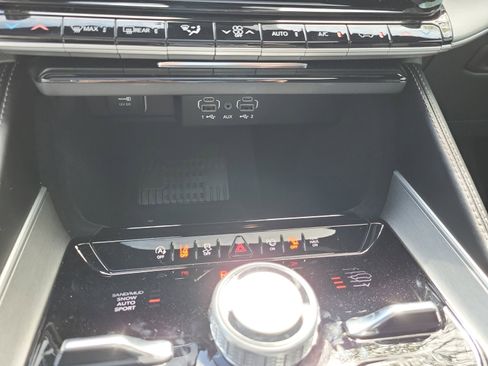 New 2026 Jeep Grand Wagoneer Limited AWD/4WD image 36