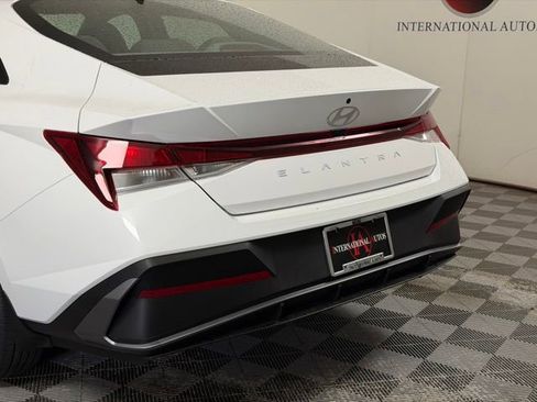 New 2026 Hyundai Elantra SE FWD image 10