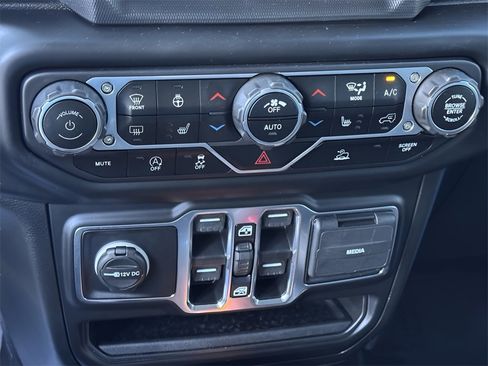Used 2021 Jeep Wrangler Unlimited Sahara image 20