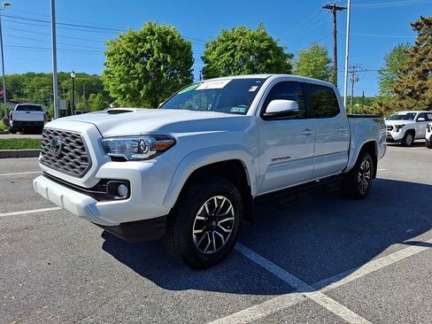 Certified 2023 Toyota Tacoma TRD Sport AWD/4WD image 3