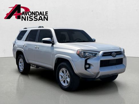 Used 2022 Toyota 4Runner SR5 AWD/4WD image 9