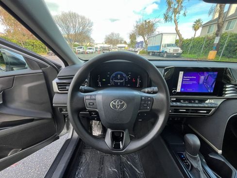 Used 2025 Toyota Camry LE image 33