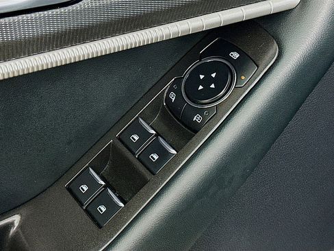 Used 2025 Ford Explorer ST-Line w/ ST-Line Street Pack image 18