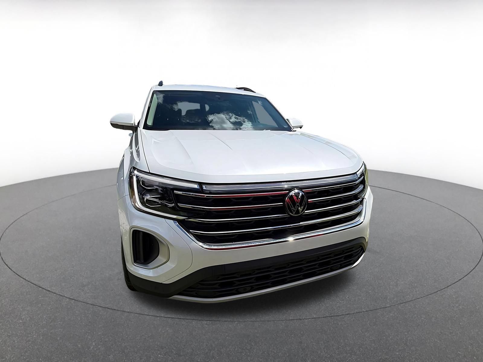 Used 2026 Volkswagen Atlas SE FWD image 2