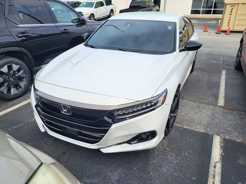 Used 2022 Honda Accord Sport image 2