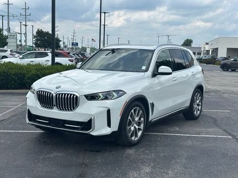 Used 2026 BMW X5 xDrive50e w/ Climate Comfort Package AWD/4WD image 3