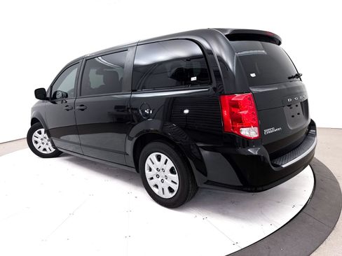 Used 2020 Dodge Grand Caravan SE w/ UConnect Hands-Free Group FWD image 2