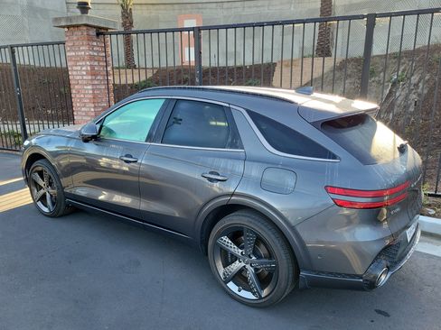 Certified 2023 Genesis GV70 2.5T w/ Sport Prestige Package image 3