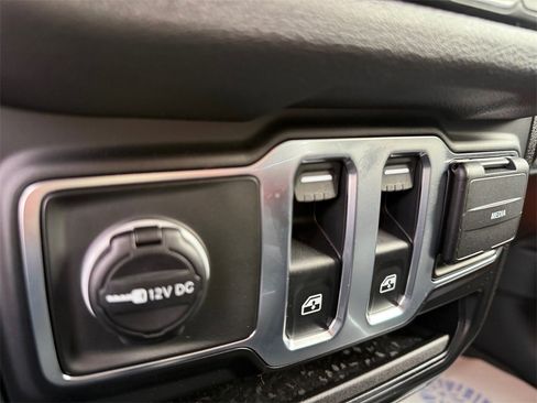 Used 2025 Jeep Wrangler Sport image 28