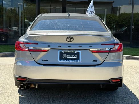 Used 2025 Toyota Camry SE FWD image 13